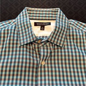 Banana Republic Men’s Non-Iron Dress Shirt - Tailored Slim Fit- Medium